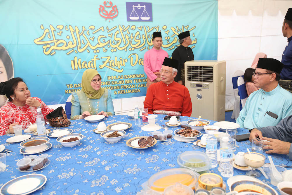 Datuk Seri Najib Razak speaks to Tengku Puan Pahang Tunku Azizah Aminah Maimunah Iskandariah, as Pahang Mentri Besar Datuk Seri Wan Rosdy Wan Ismail looks on during his Aidilfitri open house in Pekan June 15, 2018. — Picture by Azinuddin Ghazali