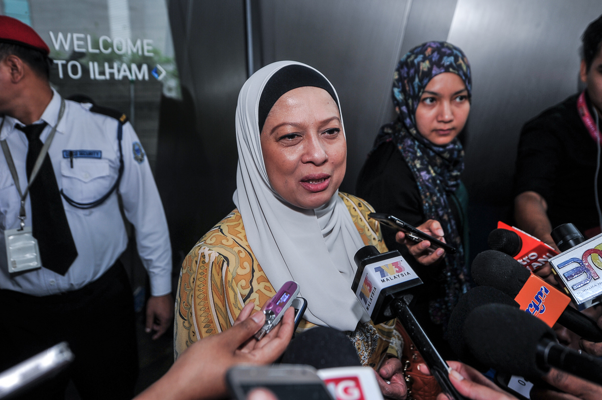 Hyrax Oil Sdn Bhd founder Datuk Hazimah Zainuddin leaves Ilham Tower after a meeting with the Council of Eminent Persons in Kuala Lumpur June 18, 2018. u00e2u20acu201d Picture by Shafwan Zaidon