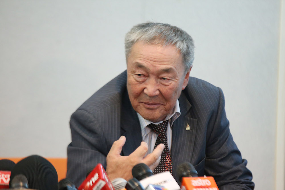 Setev Shaariibuu reacts during a press conference after meeting Attorney General Tommy Thomas in Putrajaya June 19, 2018. u00e2u20acu201d Picture by Azinuddin Ghazali 