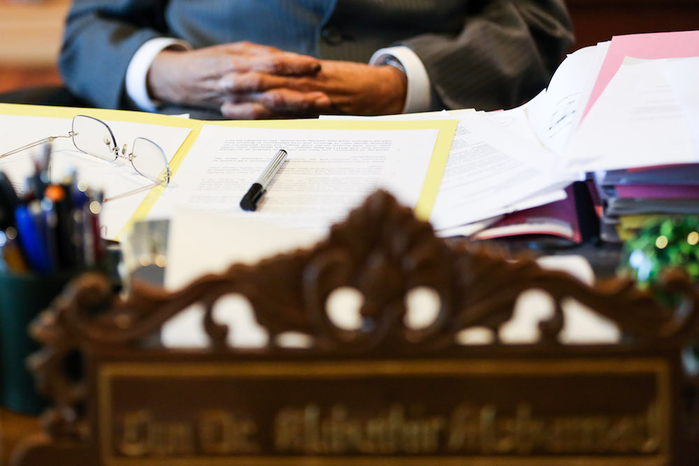 Dr Mahathir’s beloved Pilot Ball Liner is always within reach. ― Picture by Ahmad Zamzahuri