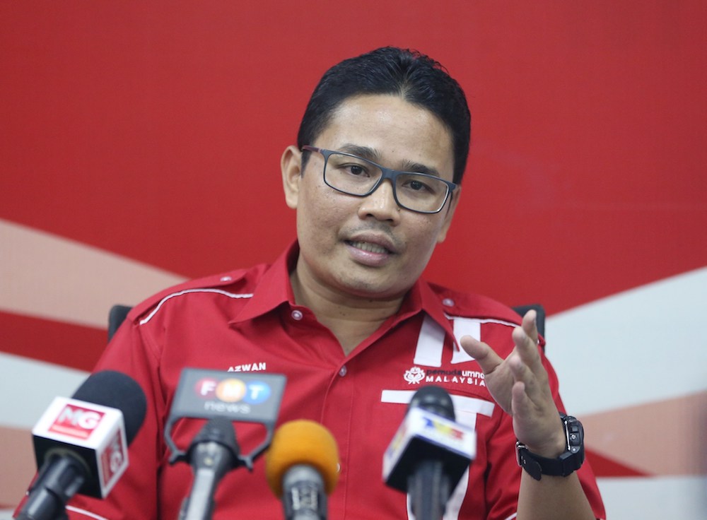 Khairul Azwan Harun addresses a press conference in Kuala Lumpur June 21, 2018. u00e2u20acu201d Picture by Razak Ghazali