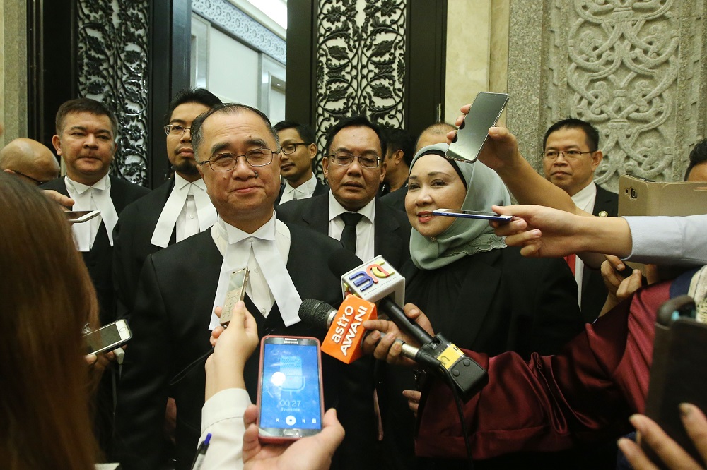 Datuk Seri JC Fong (left) and Sharifah Hasidah Sayeed Aman (right) speak to reporters at the Federal Court in Kuala Lumpur June 22, 2018. u00e2u20acu201d Picture by Azinuddin Ghazali