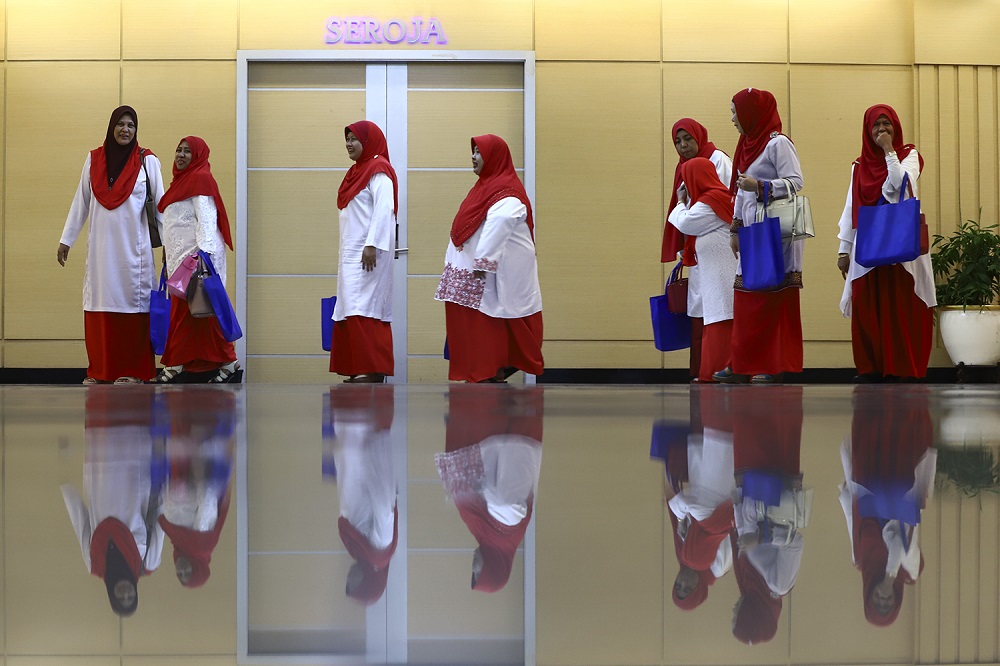 Wanita Umno members gather for the wingu00e2u20acu2122s delegates meeting at PWTC in Kuala Lumpur June 23, 2018. u00e2u20acu201d Picture by Azneal Ishak