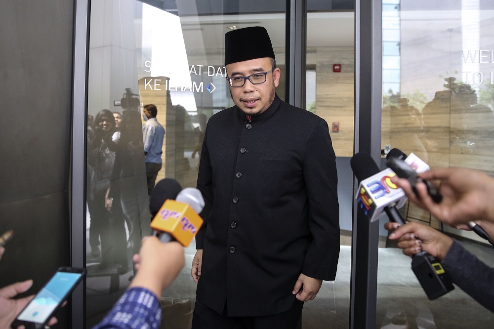 Perlis Mufti Datuk Mohd Asri Zainul Abidin speaks to reporters at Ilham Tower in Kuala Lumpur June 27, 2018. u00e2u20acu201d Picture by Yusof Mat Isa