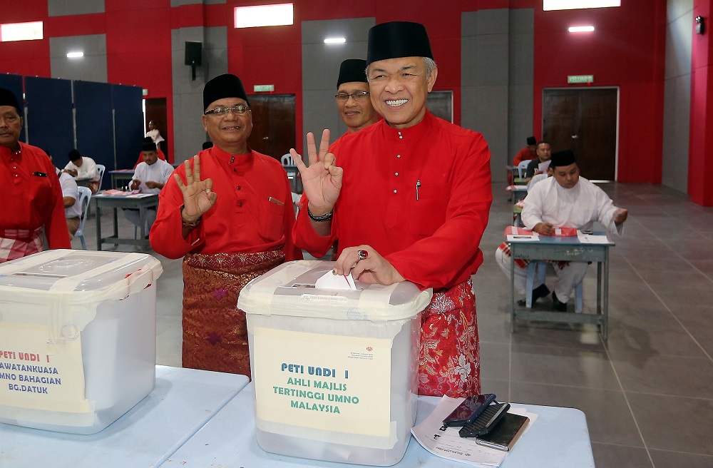 Umno presidential candidate Datuk Seri Ahmad Zahid Hamidi casts his vote during the Bagan Datuk Umno delegates meeting in Bagan Datuk June 30, 2018. u00e2u20acu201d Picture by Farhan Najib