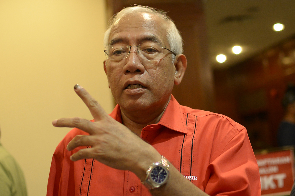 Datuk Seri Mahdzir Khalid at the Umno Kuala Lumpur Aidilfitri celebration in PWTC June 25, 2018. u00e2u20acu201d Picture by Mukhriz Hazim