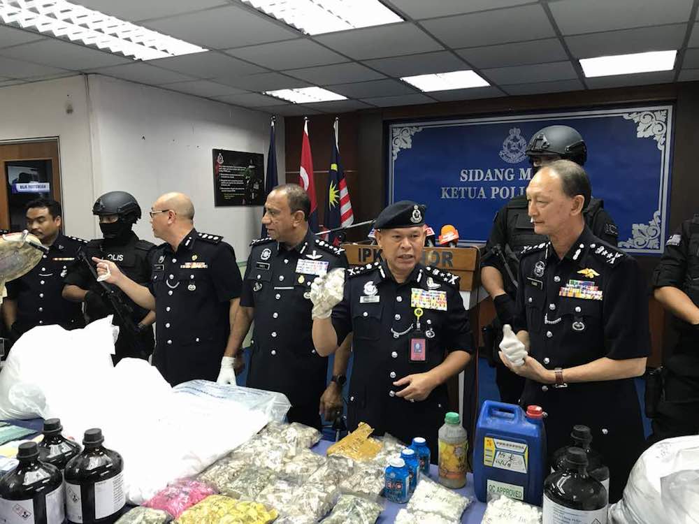Bukit Aman NCID director Datuk Seri Mohmad Salleh (2nd from right) with the seized heroin and drugs at a media conference at the Johor police contingent headquarters in Johor Baru today. u00e2u20acu201d Picture by Ben Tan