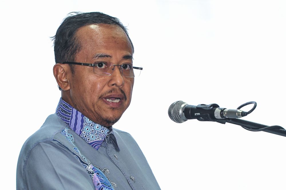 Terengganu MB Ahmad Samsuri Mokhtar speaks during a breaking fast event at the Bangi Convention Centre in Bangi June 9, 2018. u00e2u20acu2022 Picture by Shafwan Zaidon