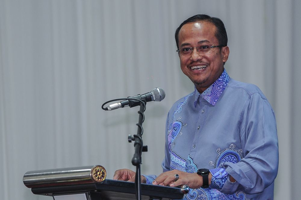 Terengganu MB Ahmad Samsuri Mokhtar speaks during a breaking fast event at the Bangi Convention Centre in Bangi June 9, 2018. u00e2u20acu2022 Picture by Shafwan Zaidon