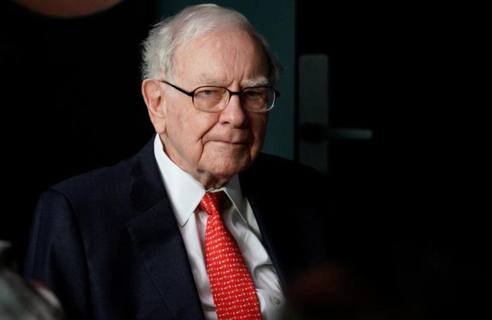 Warren Buffett, CEO of Berkshire Hathaway Inc, pauses while playing bridge as part of the company annual meeting weekend in Omaha, Nebraska, May 6, 2018. u00e2u20acu201d Reuters pic