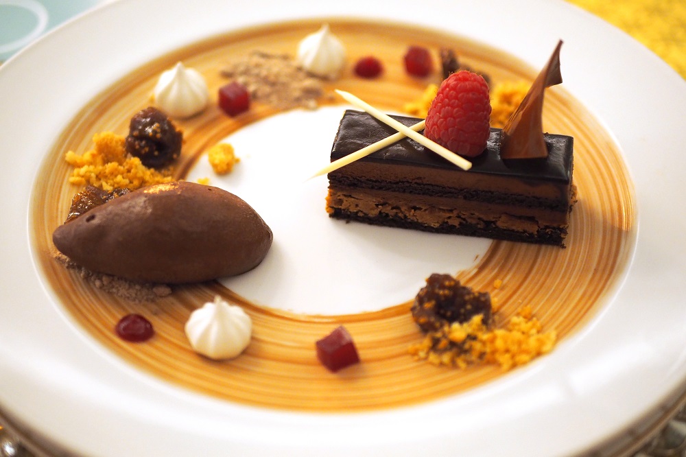 Dessert is figs and chocolate with 'feuillantine entrements' and raspberry chocolate sorbet, paired with the covetable 1986 from the Rare Cask Series.