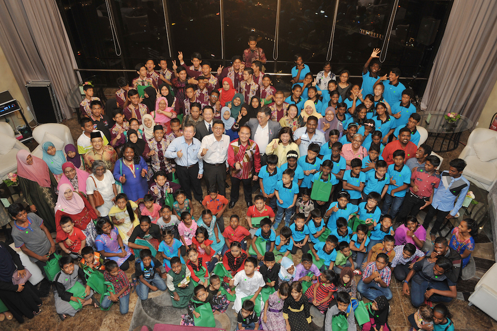Children pose for a group photo at the Top in George Town June 1, 2018 after a buka puasa event. u00e2u20acu201d Picture by KE Ooi
