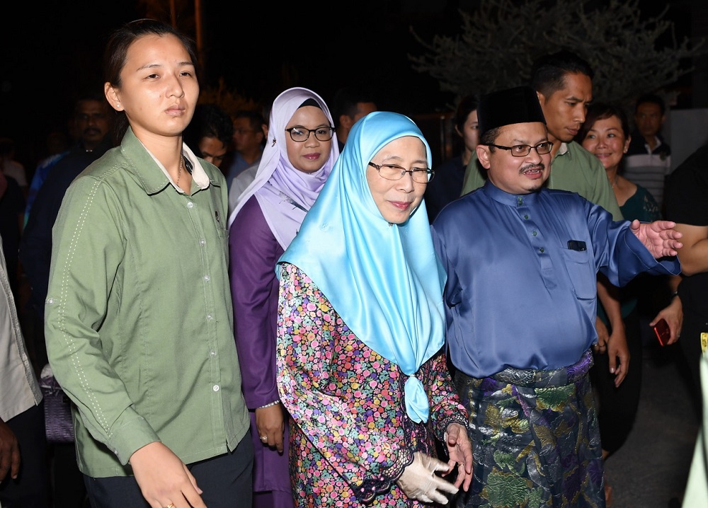 Deputy Prime Minister Datuk Seri Dr Wan Azizah Wan Ismail (centre) attends an Aidilfitri Open House hosted by Hang Tuah Jaya member of parliament Shamsul Iskandar Mohd Akin in Bukit Baru, Melaka June 22, 2018. u00e2u20acu201d Bernama pic