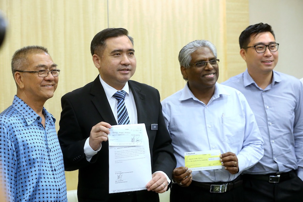 Seri Pajam Development executive chairman, Datuk Ten Ah Man, Transport Minister Anthony Loke, M. Manogaran and Seri Pajam Development COO Thomas Ten pose for pictures as the Transport Ministry in Putrajaya June 12, 2018. u00e2u20acu201d Picture by Zuraneeza Zulkifli
