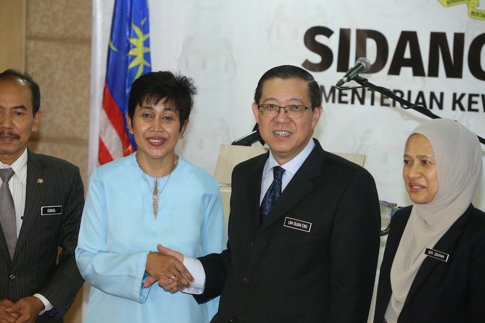 Datuk Nor Shamsiah Mohd Yunus and Lim Guan Eng attend a press conference at the Finance Ministry  in Putrajaya June 22, 2018. u00e2u20acu201d Picture by Zuraneeza Zulkifli