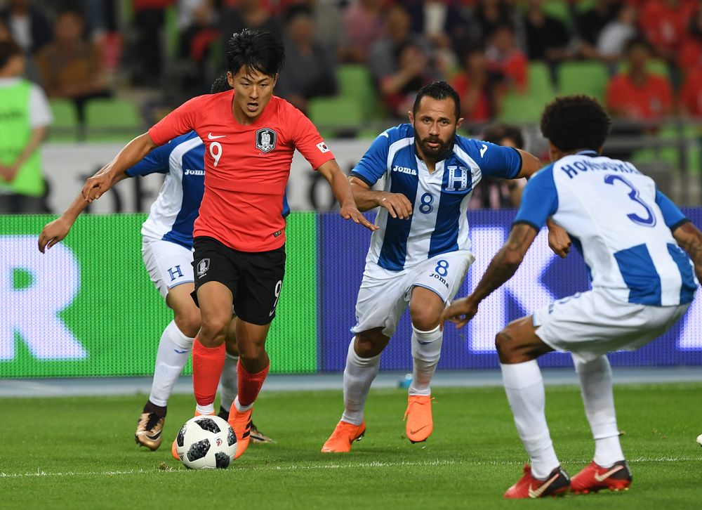 South Koreau00e2u20acu2122s Lee Seung-woo (left) fights for the ball with Hondurasu00e2u20acu2122 Alfredo Mejia (centre) during their friendly match in Deagu on May 28, 2018. u00e2u20acu201d AFP pic