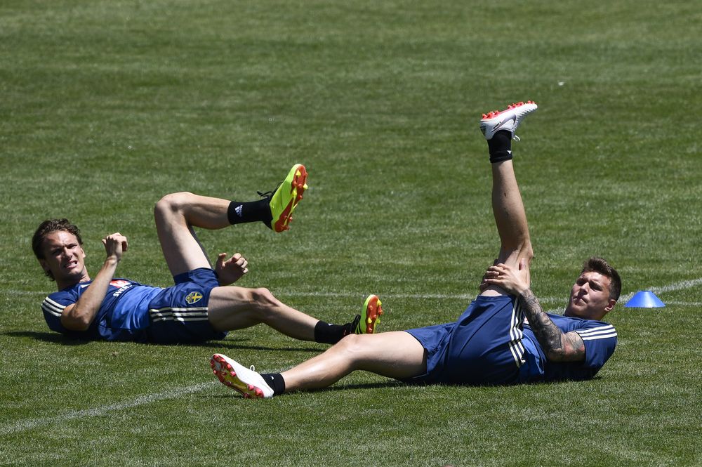 Swedenu00e2u20acu2122s defender Victor Lindelof (right) and midfielder Albin Ekdal attend a training session on June 14, 2018 at Spartak stadium in Gelendzhik, ahead of the Russia 2018 World Cup football tournament. u00e2u20acu201d AFP pic