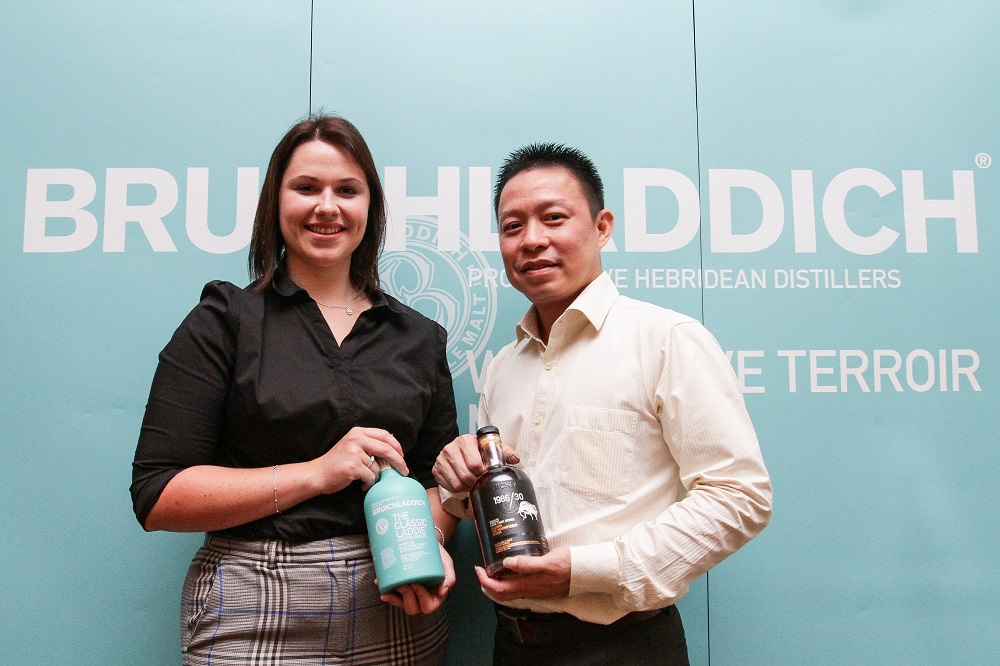 Bruichladdich Brand Ambassador Chloe Wood and Rémy Cointreau Business Development Manager Chee Kin Yong were on hand to explain about the whiskies at St Regis Kuala Lumpur. 