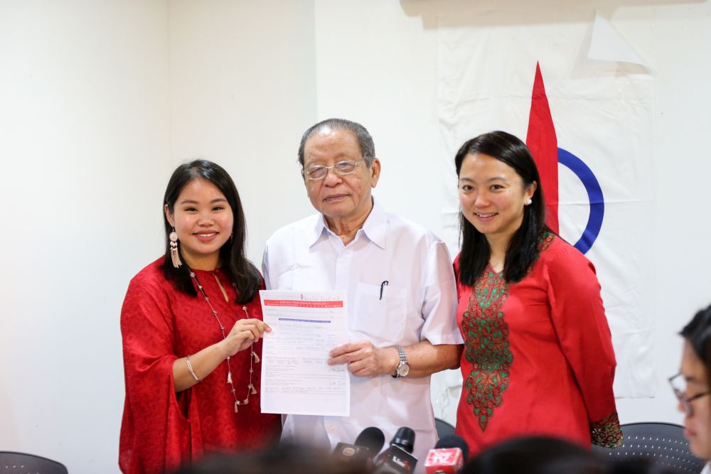Heidy Quah (left) submits her DAP membership form in Petaling Jaya June 20, 2018. u00e2u20acu201d Picture by Ahmad Zamzahuri