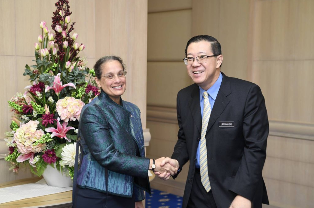 Lim shakes hands with US ambassador to Malaysia Kamala Shirin Lakhdhir. u00e2u20acu201d Picture via Twitter