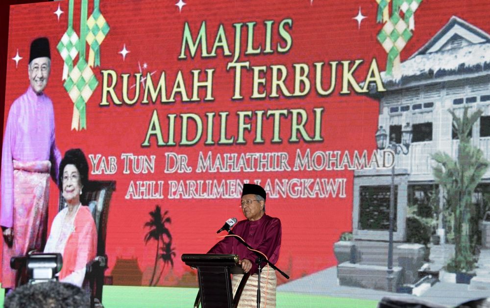 Prime Minister Tun Dr Mahathir Mohamad speaks during the  Aidilfitri open house at the LADA Sports Complex in Kuah today, June 30, 2018. u00e2u20acu2022 Bernama pic