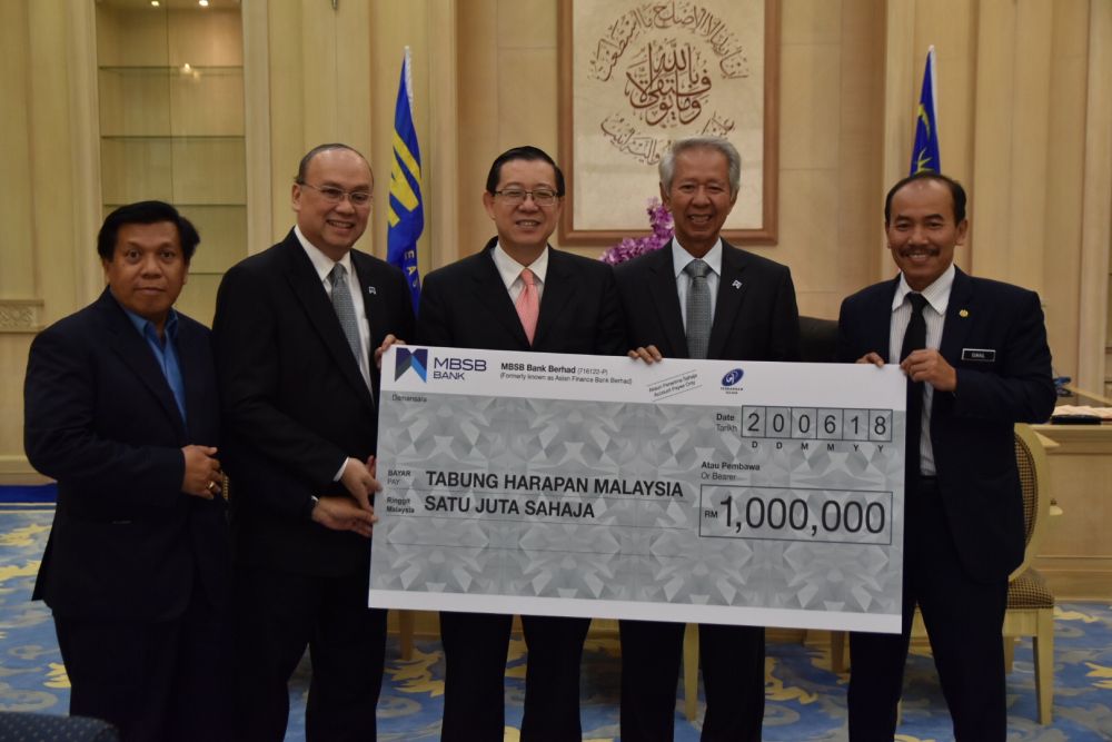 MBSB Bank Berhad contributed RM1 million to Tabung Harapan Malaysia. u00e2u20acu201d Picture courtesy of MBSB Bank Berhad
