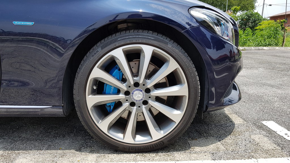 The Mercedez Benz C350E has beautiful 19-inch wheels and huge brakes.