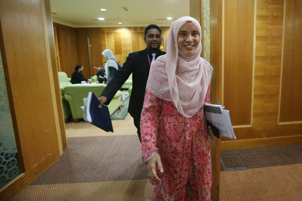 Nurul Izzah Anwar on her way to a discussion about TVET at Putrajaya June 25, 2018. u00e2u20acu201d Picture by Azinuddin Ghazali