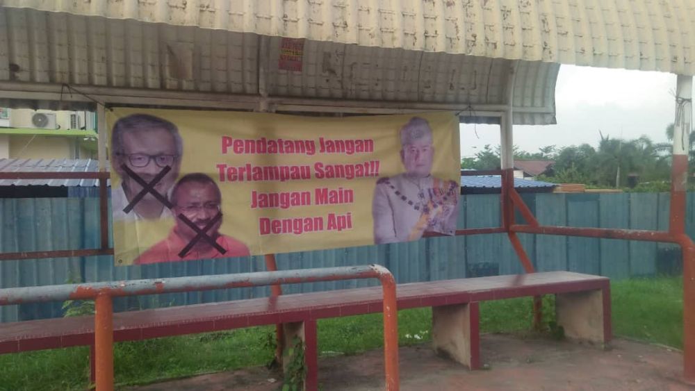 A provocative banner that was spotted and removed in the Pandamaran area. u00e2u20acu2022 Picture courtesy of Pandamaran state assemblyman Tony Leong