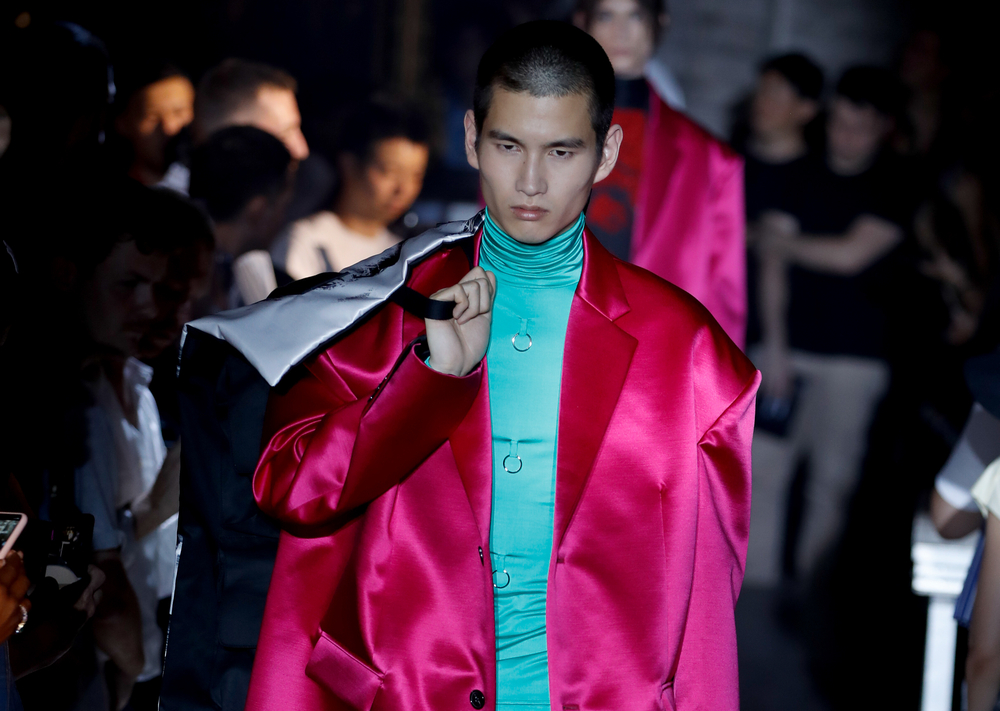 A model presents a creation for Raf Simons, during the men's Spring/Summer 2019 fashion show on June 20, 2018 in Paris. u00e2u20acu201d AFP pic