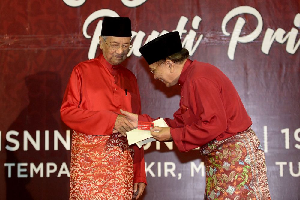 Tan Sri Rais Yatim receives his PPBM member card from Tun Dr Mahathir Mohamad during the PPBM Iftar event in Putrajaya June 4, 2018.u00e2u20acu201d Picture by Mukhriz Hazimnn