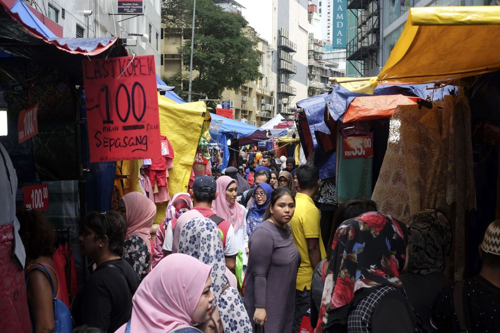 People are seen shopping at the Jalan Tunku Abdul Rahman Ramadan bazaar in Kuala Lumpur June 9, 2018.  u00e2u20acu2022 Picture by Yusof Mat Isa