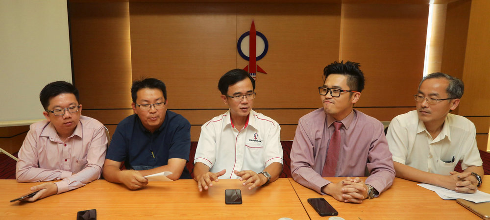 For three days from June 7, Yan Chee Kuan (second from left) says all proceeds from his food sales will go to Tabung Harapan Malaysiaat a press conference at Perak DAP, Ipoh June 4, 2018. u00e2u20acu201d Picture courtesy of Perak DAPn