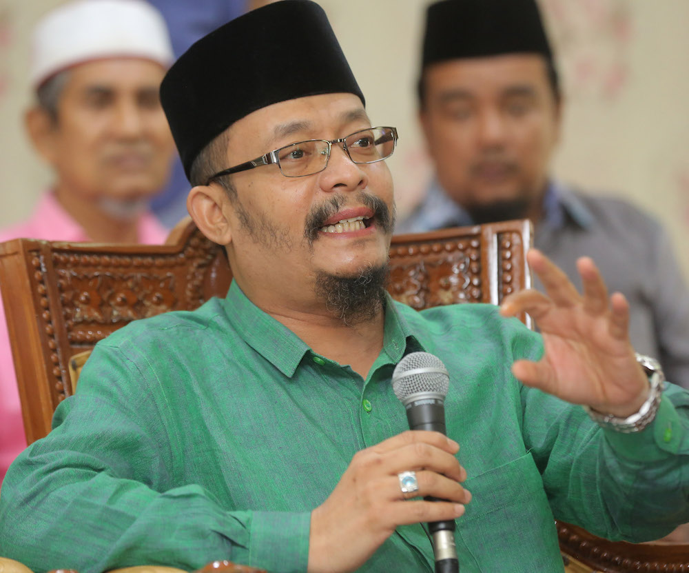 Datuk Mohd Kazim Elias has put plans of closing his Tahfiz Darul Barakah centre on hold, subject to discussions with several parties that include the state government. u00e2u20acu201d Picture by Marcus Pheong