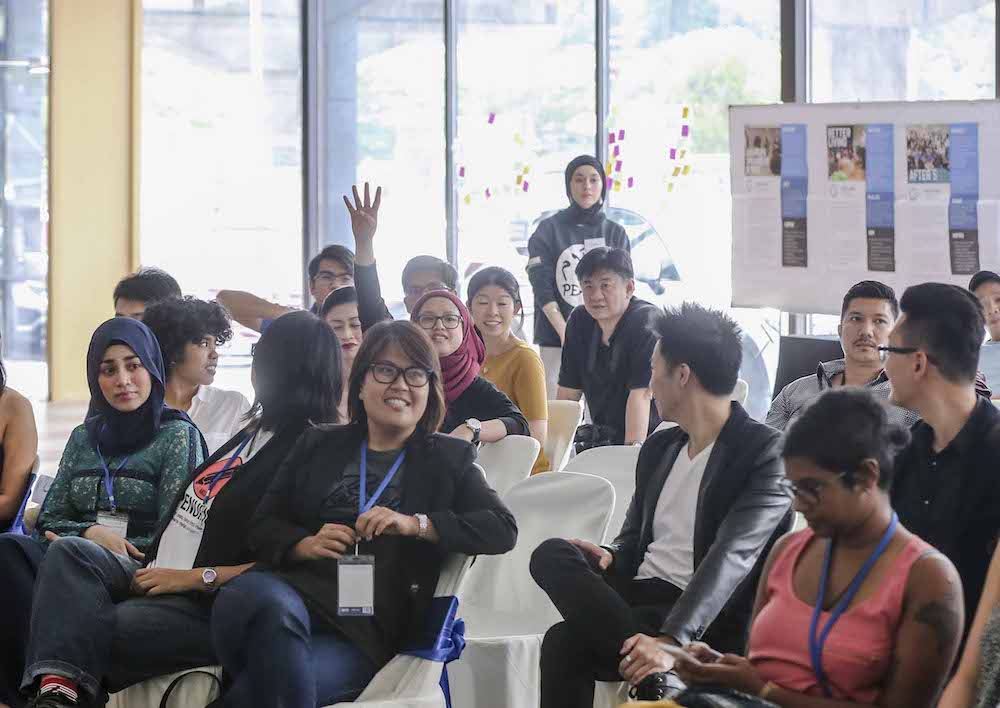 A bidder makes a bid at the Global Shapers KL Open Day & Fundraising Event in Kuala Lumpur July 14, 2018. u00e2u20acu201d Picture by Firdaus Latif 