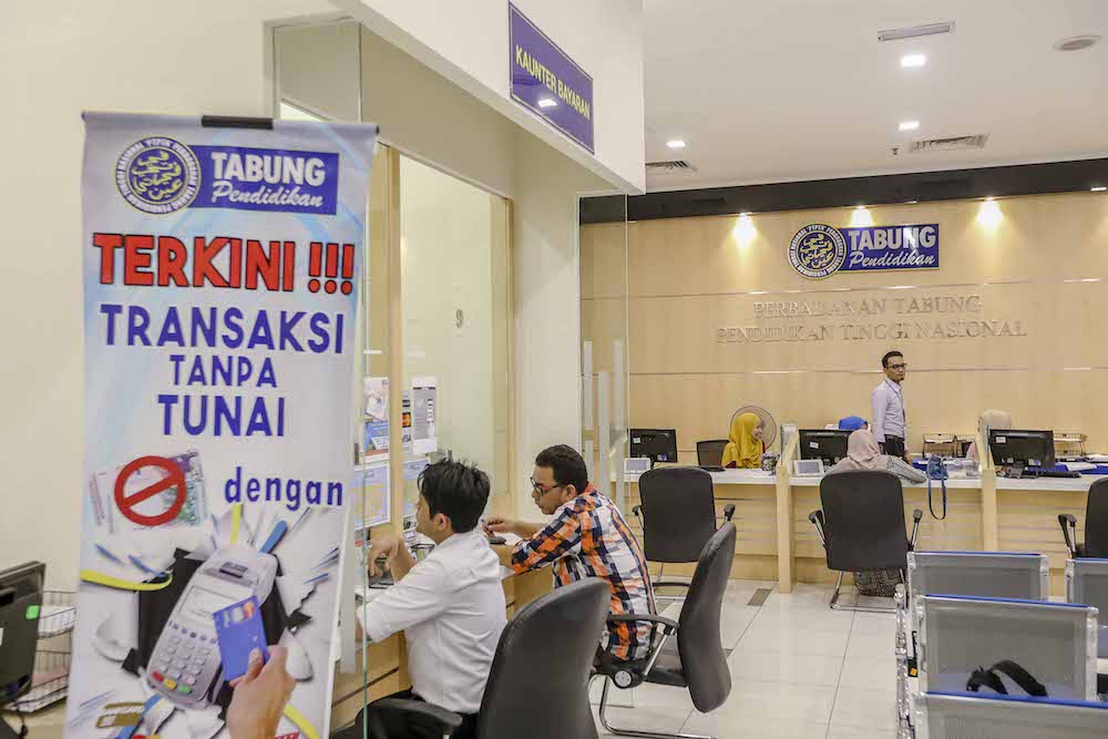 Customers are seen at the National Higher Education Fund Corporation (PTPTN) in Kuala Lumpur July 16, 2018. u00e2u20acu201d Picture by Firdaus Latif