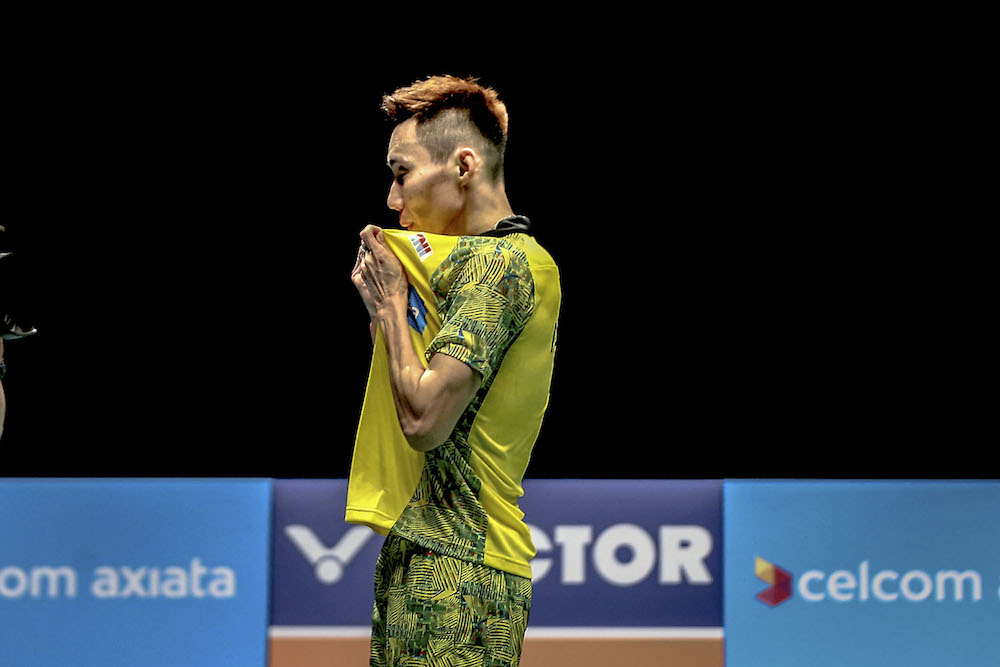 Datuk Lee Chong Wei after defeating Japan's  Kento Momota in the finals of the Malaysia Open Badminton Championship 2018 at Axiata Stadium, July 1, 2018. u00e2u20acu201d Picture by Hari Anggara.