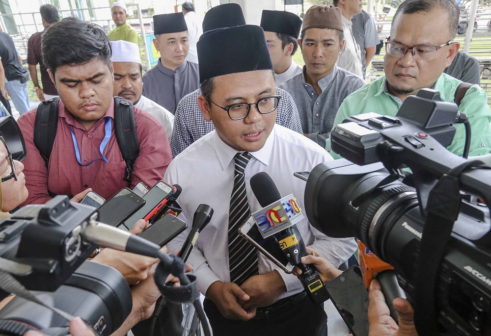 Selangor Mentri Besar Amirudin Shari speaks to reporters at the Sultan Salahuddin Abdul Aziz Mosque in Shah Alam July 2, 2018. u00e2u20acu201d Picture by Firdaus Latif