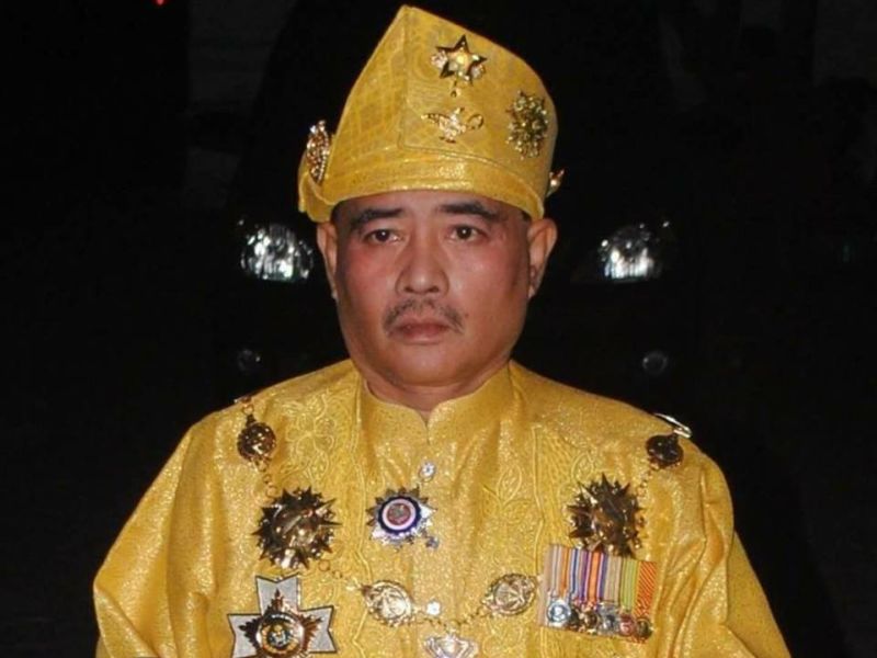 Noor Jan Tuah dilepas dan dibebaskan dari empat pertuduhan menipu dan menyamar sebagai Sultan Melaka. Foto ihsan Facebook/Noor Jan Shah bin Tuah