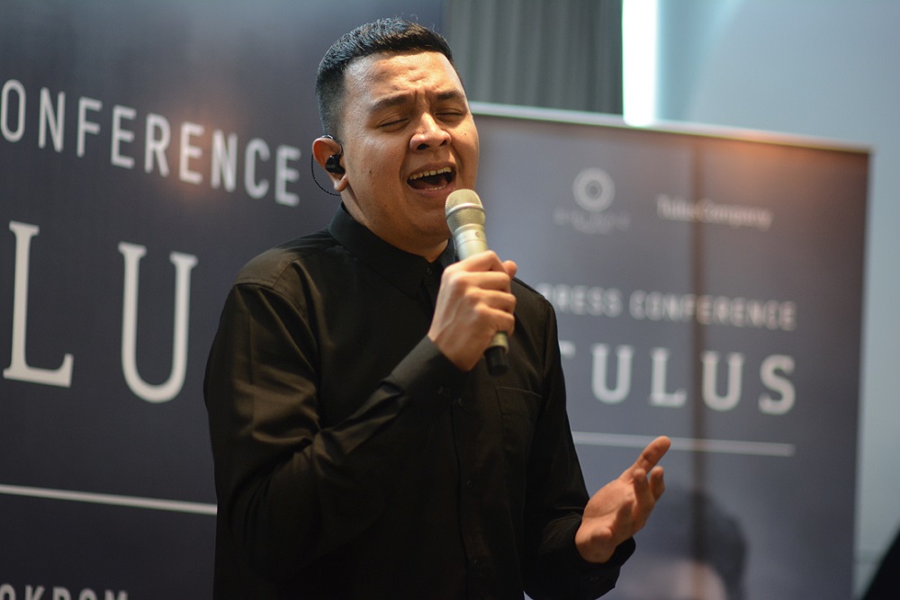 His stripped-down performance of three songs at the recent press conference blew the Malaysian media away with his smooth vocals and beautiful grooves. — Picture courtesy of Shiraz Entertainment