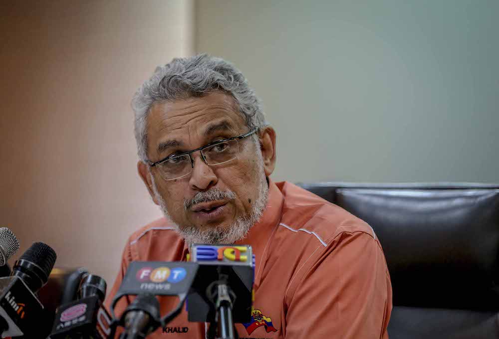 Federal Territories Minister Khalid Abdul Samad speaks during a press conference at Kuala Lumpur City Hall in Kuala Lumpur July 9, 2018. u00e2u20acu201d Picture by Firdaus Latif