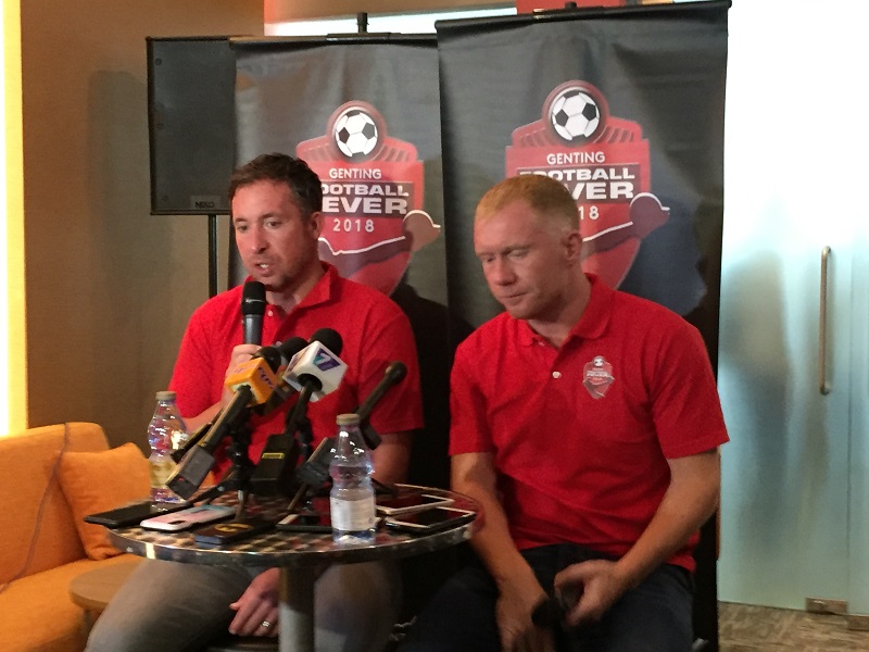 Paul Scholes (right) and Robbie Fowler speak during an interview at Resorts World Genting July 13, 2018. The former England internationals are here for Genting’s Football Fever 2018 event in conjunction with the World Cup. — Picture by Chris Mohan