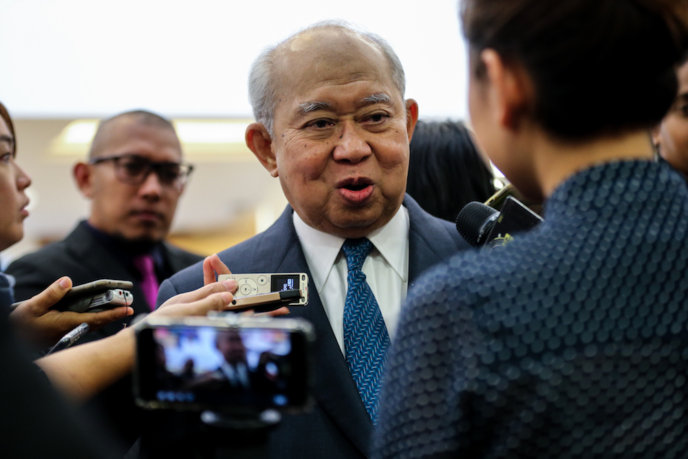 Tan Sri Tengku Razaleigh Hamzah speaks to reporters in the lobby of Parliament in Kuala Lumpur July 19, 2018. u00e2u20acu201d Picture by Ahmad Zamzahuri