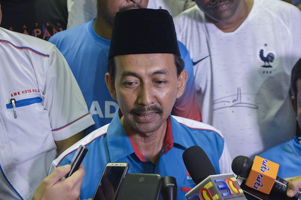 Mohd Zawawi Ahmad Mughni is PKRu00e2u20acu2122s candidate for the Sungai Kandis by-election. u00e2u20acu201d Picture by Mukhriz Hazim