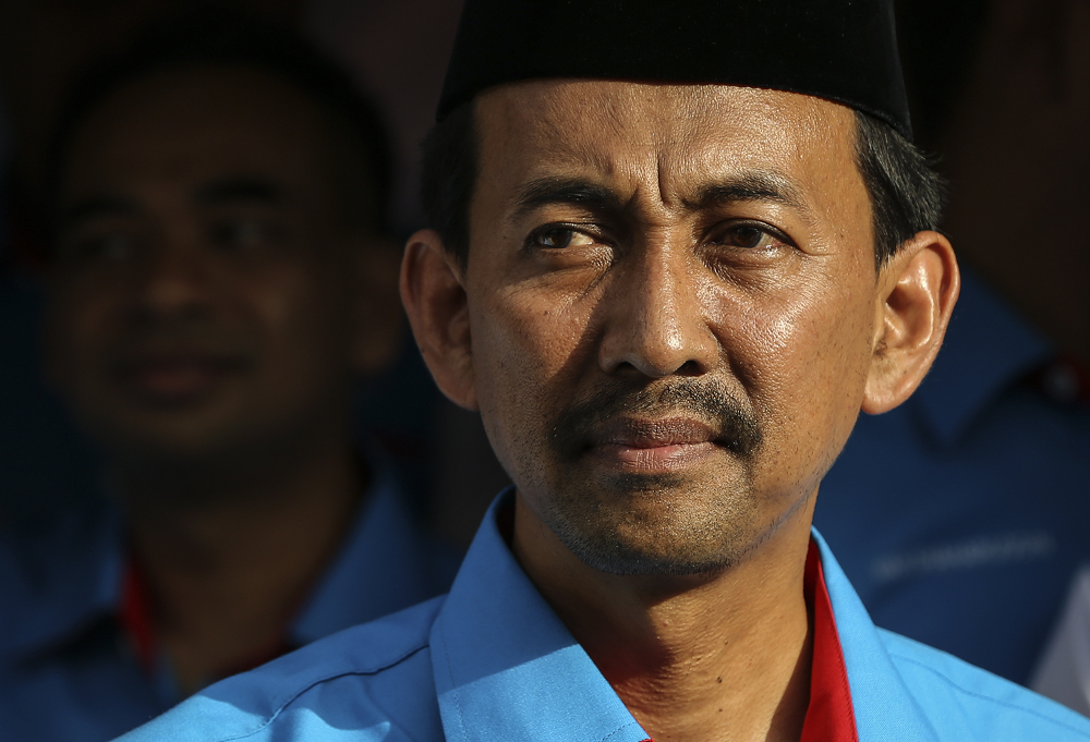 PKRu00e2u20acu2122s candidate for the Sungai Kandis by-election Mohd Zawawi Ahmad Mughni is seen during the launch of Pakatan Harapanu00e2u20acu2122s operation centre at Bukit Kemuning July 22, 2018. u00e2u20acu201d Picture by Azneal Ishak 