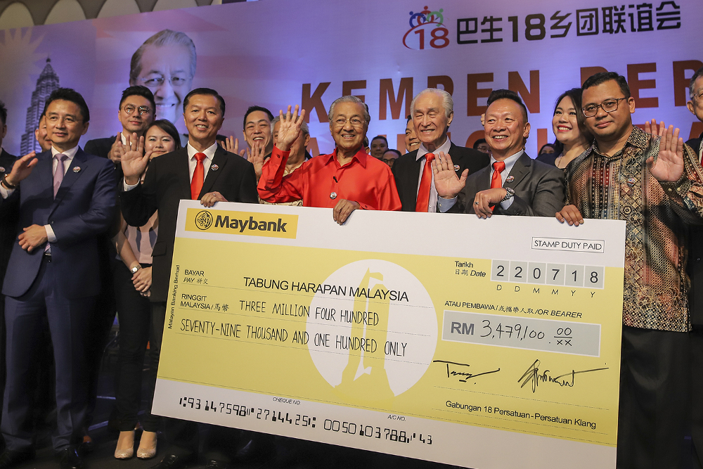 Tun Dr Mahathir Mohamad receives donations worth RM3.5 million for Tabung Harapan Malaysia from a coalition of 18 Chinese associations as well as individual donors at the Ideal Convention Centre, Shah Alam July 22, 2018. u00e2u20acu201d Picture by Azneal Ishak