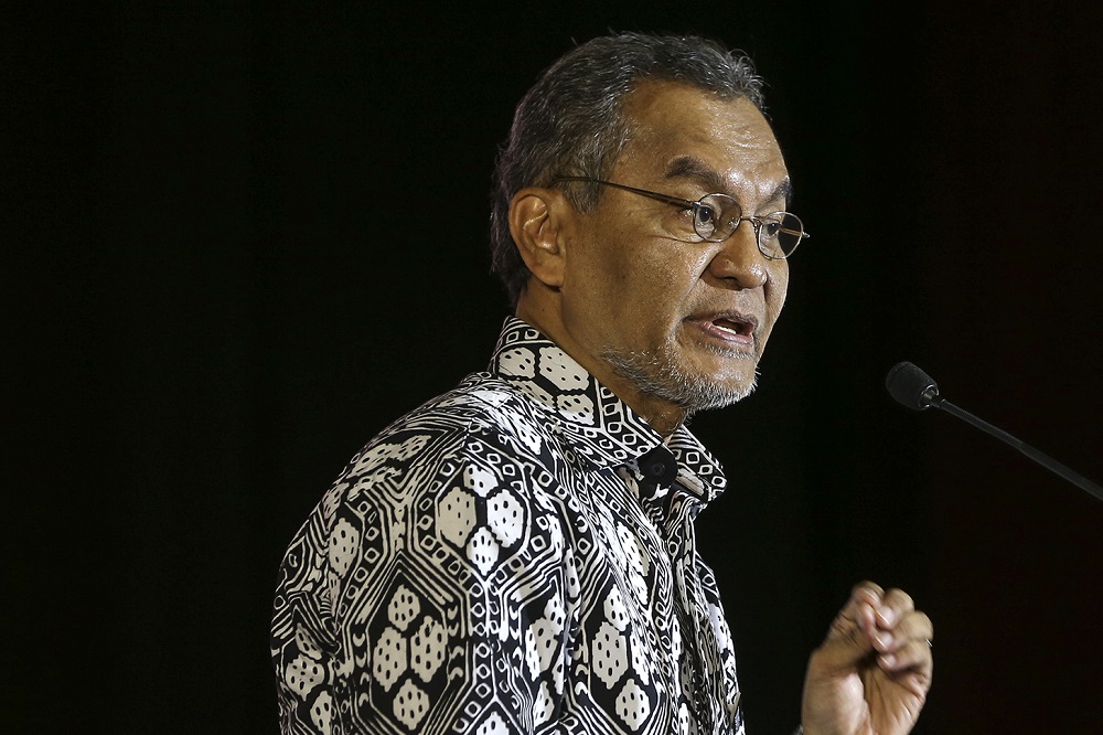 Health Minister Dzulkefly Ahmad delivers his speech at the launch of the u00e2u20acu02dcTunas Doktor Mudau00e2u20acu2122 programme at Universiti Islam Antarabangsa in Kuala Lumpur July 26, 2018. u00e2u20acu201d Picture by Azneal Ishak