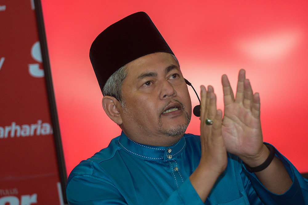 Hasanuddin Mohd Yunos speaks during a forum in Shah Alam July 27, 2018. — Picture by Mukhriz Hazim
