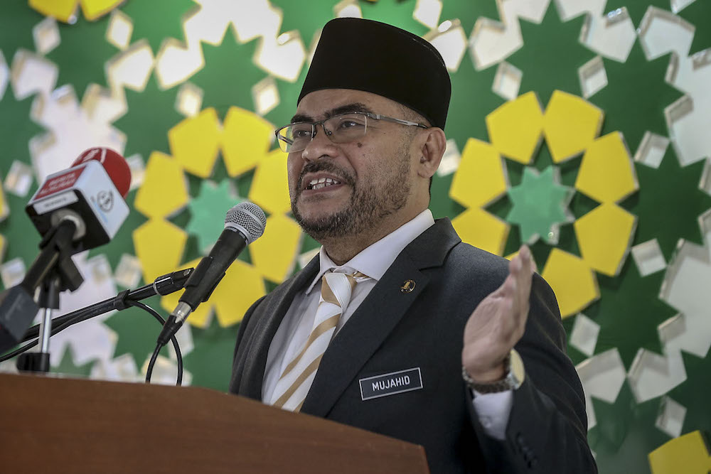 Minister in the Prime Minister Department for Religious Affairs, Datuk Mujahid Yusof Rawa, speaks during a forum at the Academy of Islamic Studies, Universiti Malaya, July 24, 2018. u00e2u20acu201d Picture by Hari Anggara