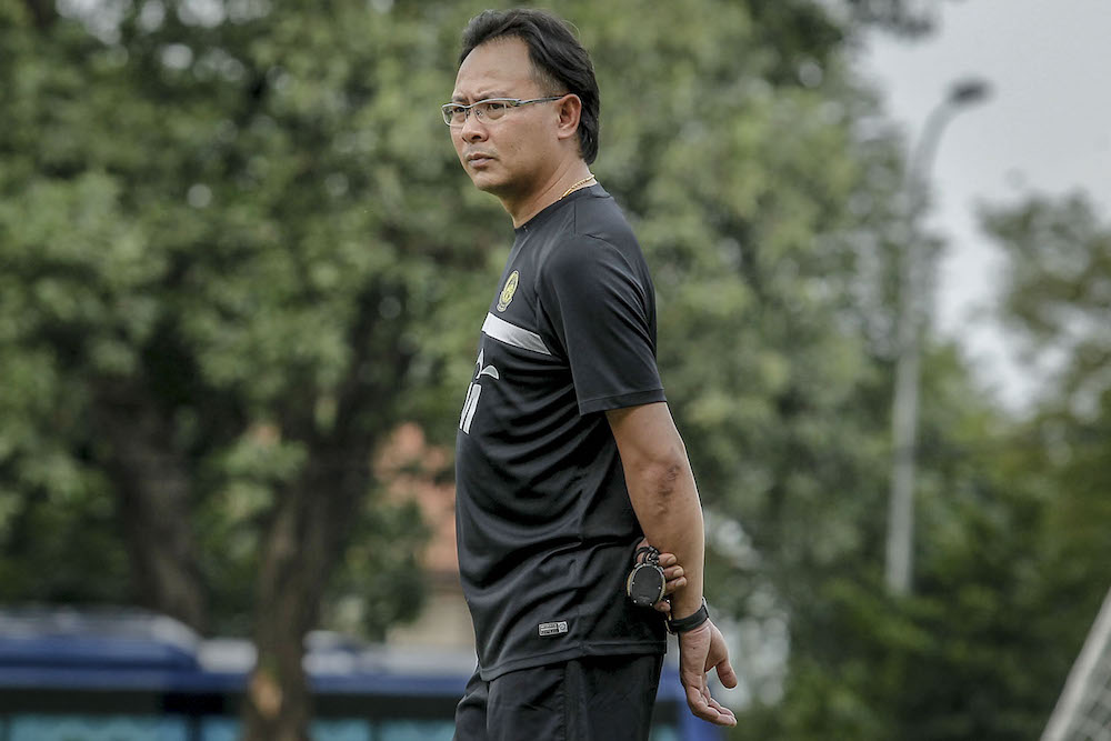 National U-23 coach Datuk Ong Kim Swee keeps an eye on his team on their first day of national duty training at Wisma FAM, Kelana Jaya July 30, 2018. u00e2u20acu201d Picture by Hari Anggara